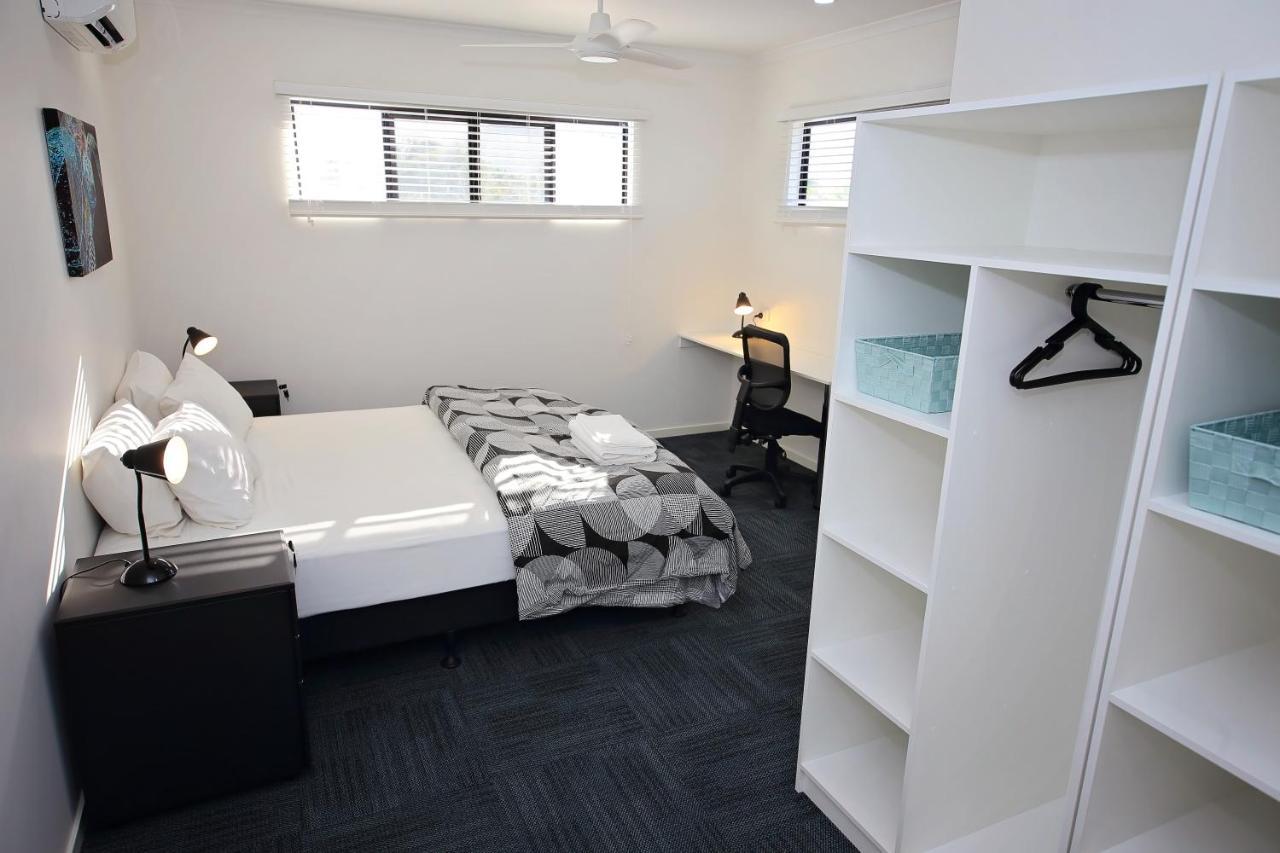 Mihaven Shared Living - Pembroke St Hostel แคนส์ ภายนอก รูปภาพ