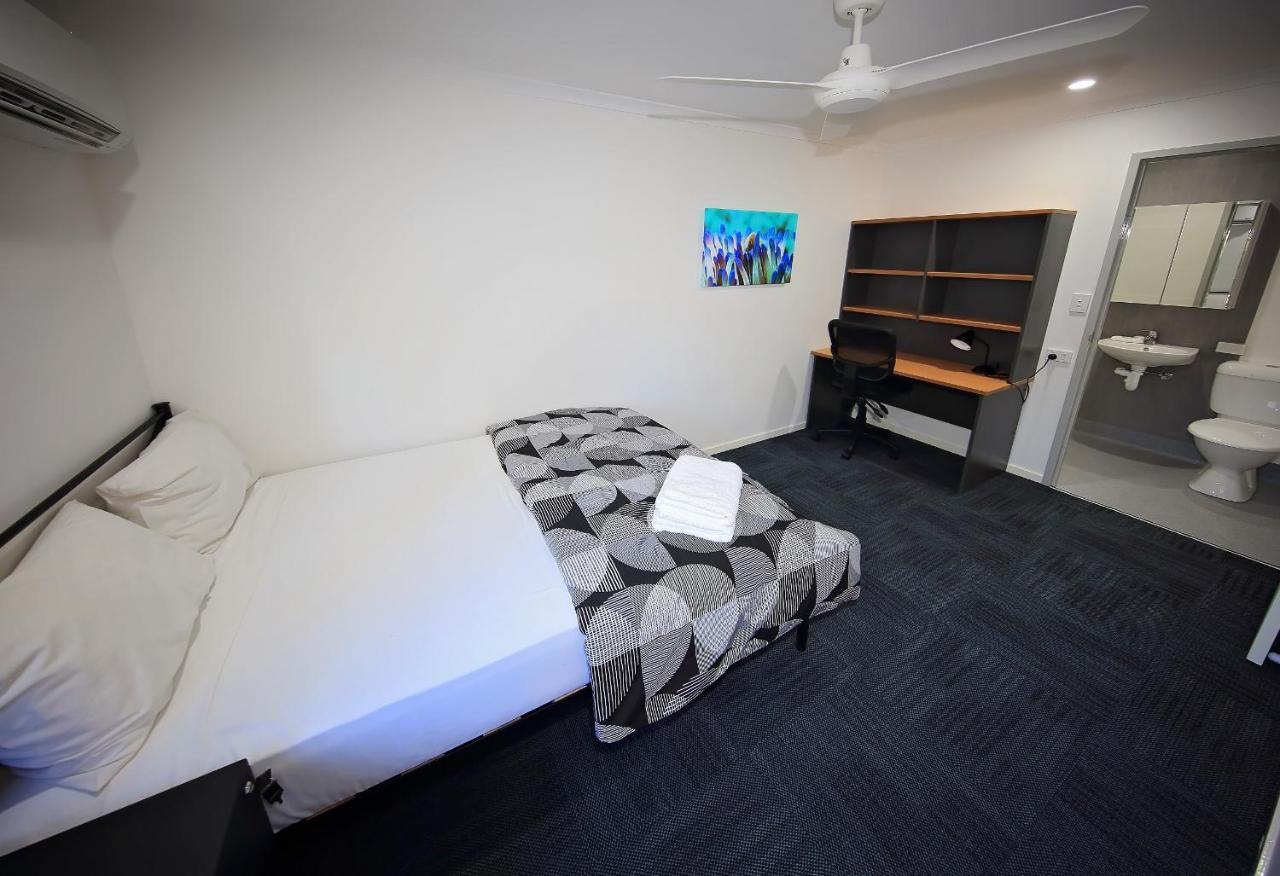 Mihaven Shared Living - Pembroke St Hostel แคนส์ ภายนอก รูปภาพ