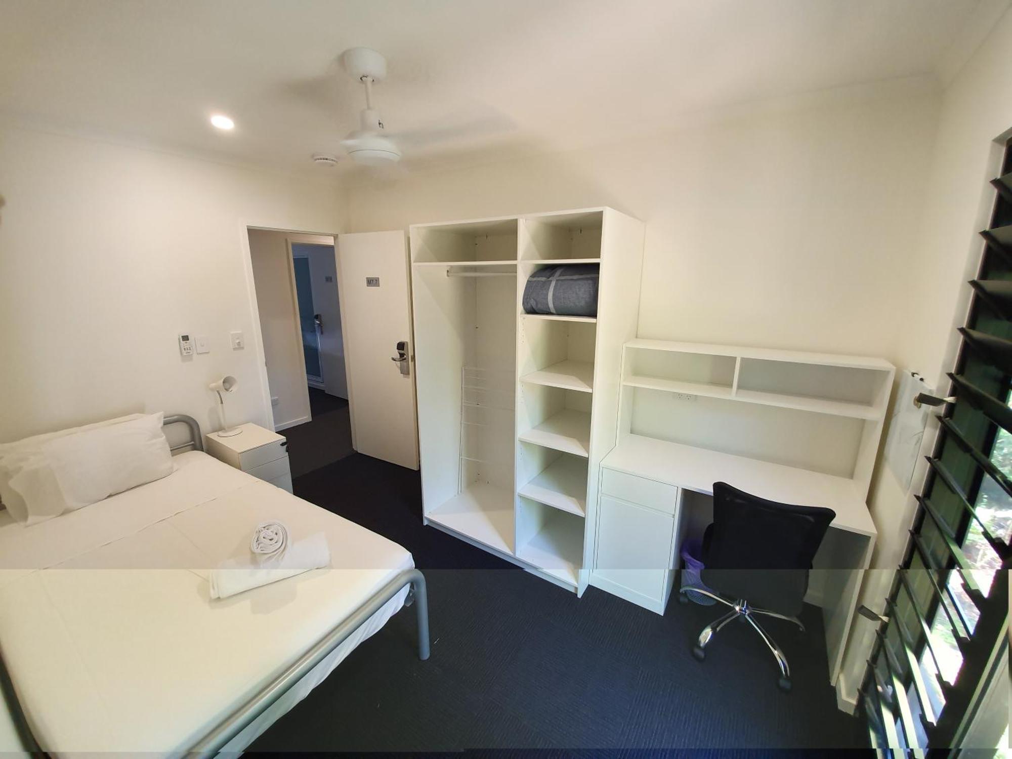 Mihaven Shared Living - Pembroke St Hostel แคนส์ ภายนอก รูปภาพ