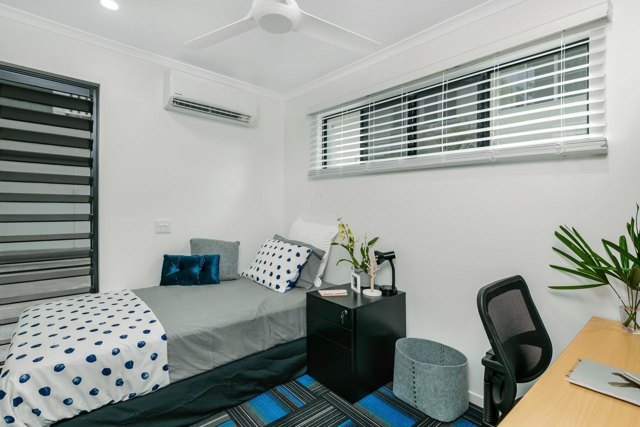 Mihaven Shared Living - Pembroke St Hostel แคนส์ ภายนอก รูปภาพ