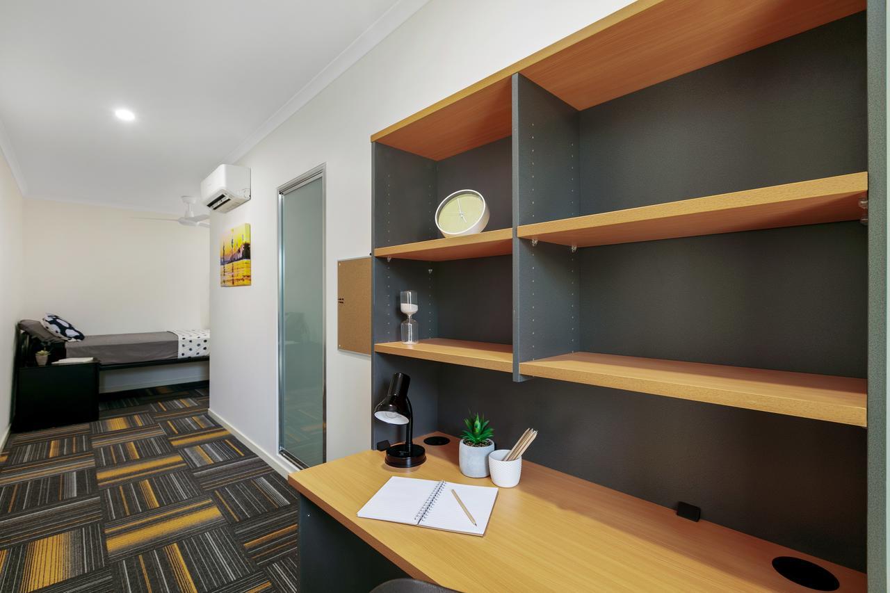 Mihaven Shared Living - Pembroke St Hostel แคนส์ ภายนอก รูปภาพ